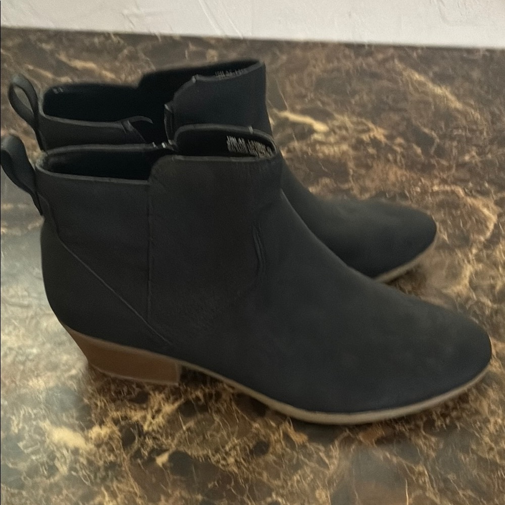 Elegant Black Ankle Boots